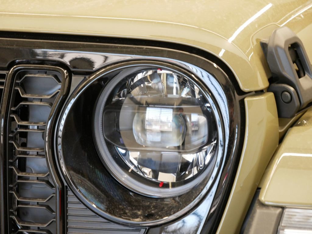 Thumbnail: 2025 Jeep Gladiator - 21