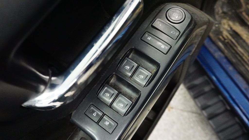 Thumbnail: 2018 Chevrolet Silverado 1500 - 19