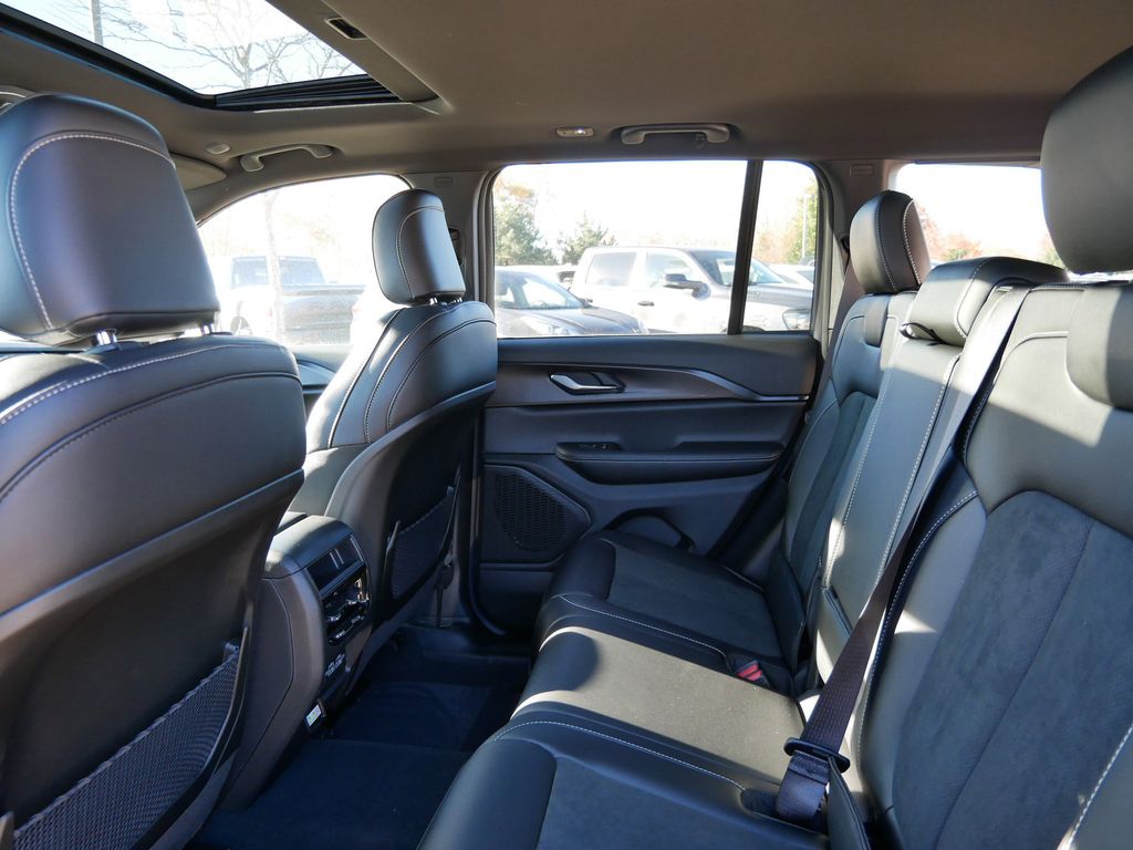 Thumbnail: 2025 Jeep Grand Cherokee - 28