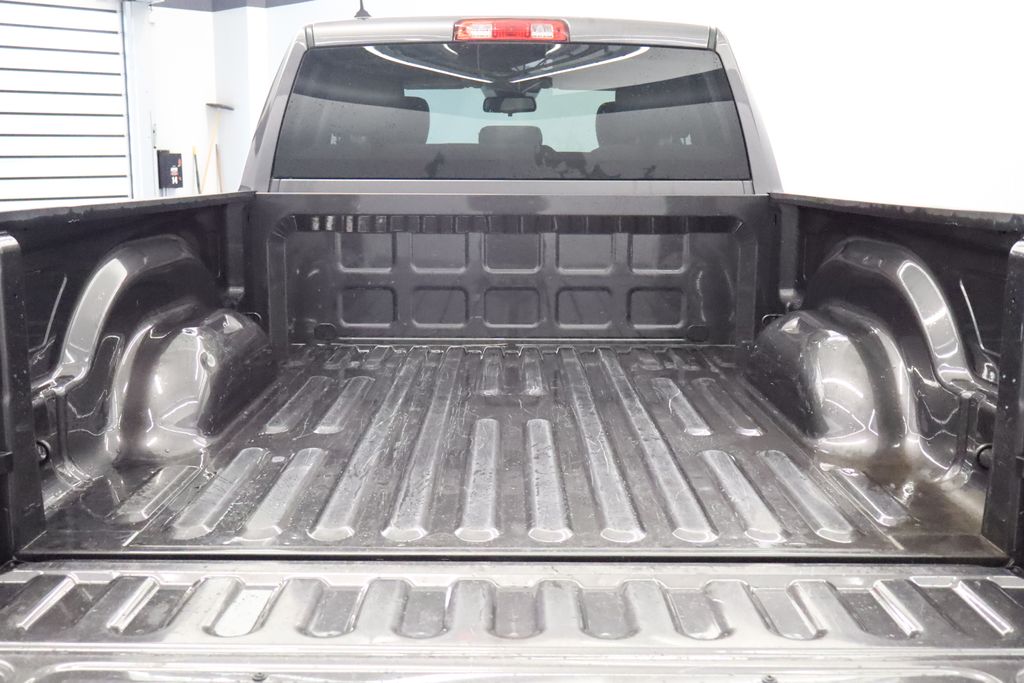 Thumbnail: 2019 RAM 1500 Classic - 21