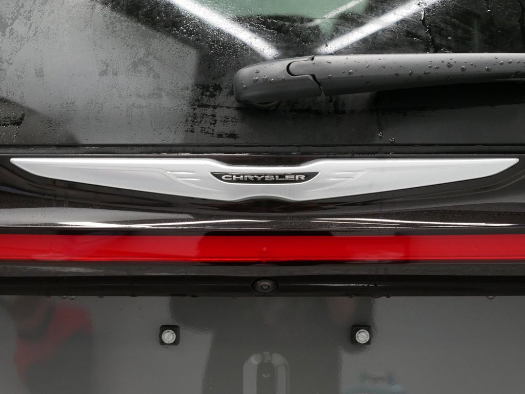 2025 Chrysler Pacifica Hybrid Select 13