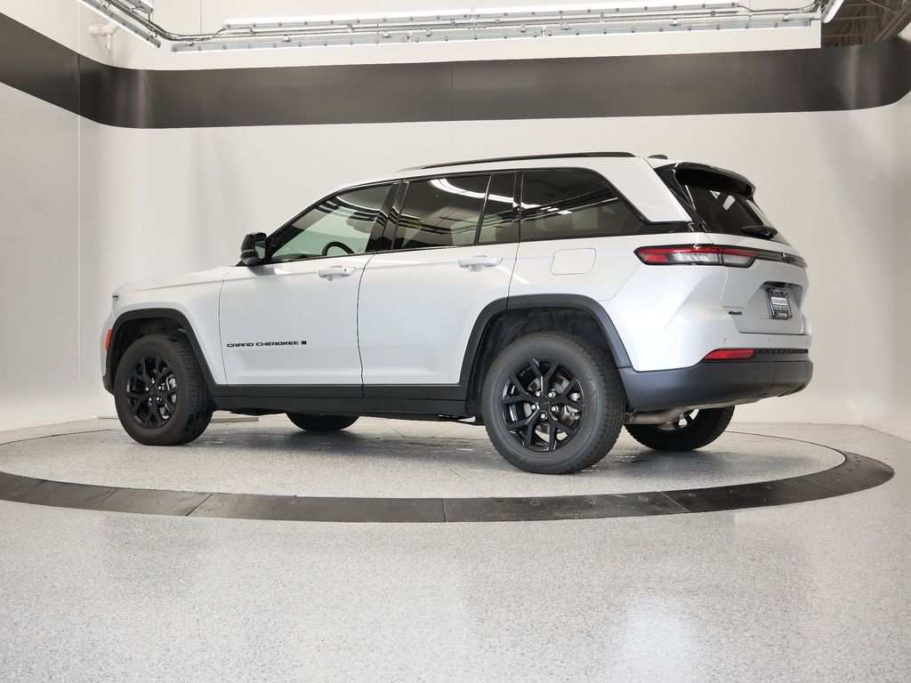 Thumbnail: 2024 Jeep Grand Cherokee - 45