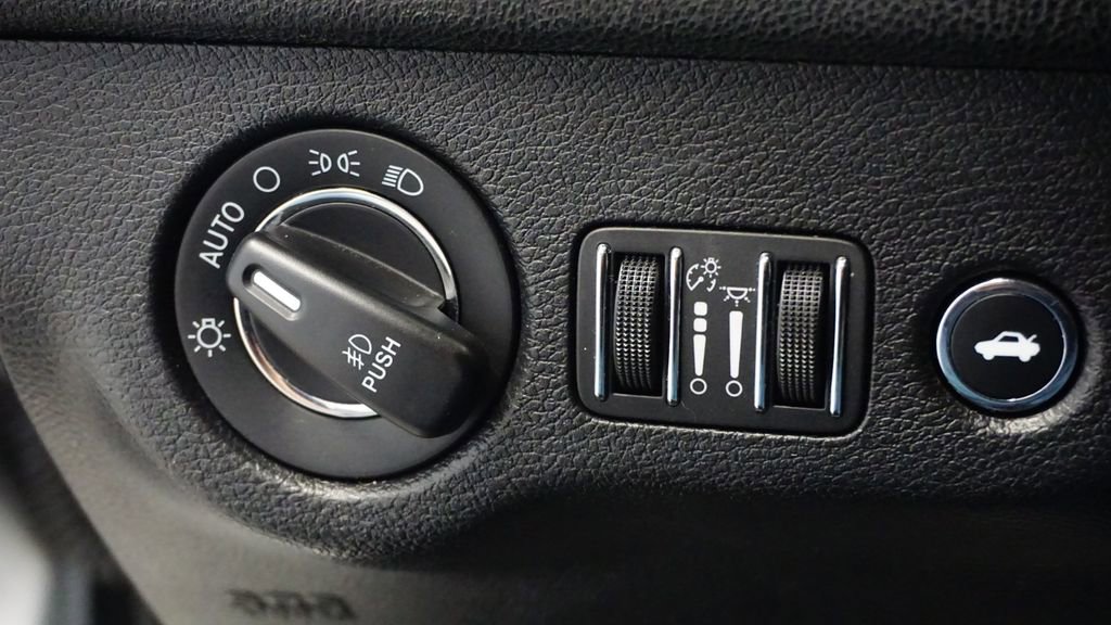 Thumbnail: 2019 Chrysler 300 - 27