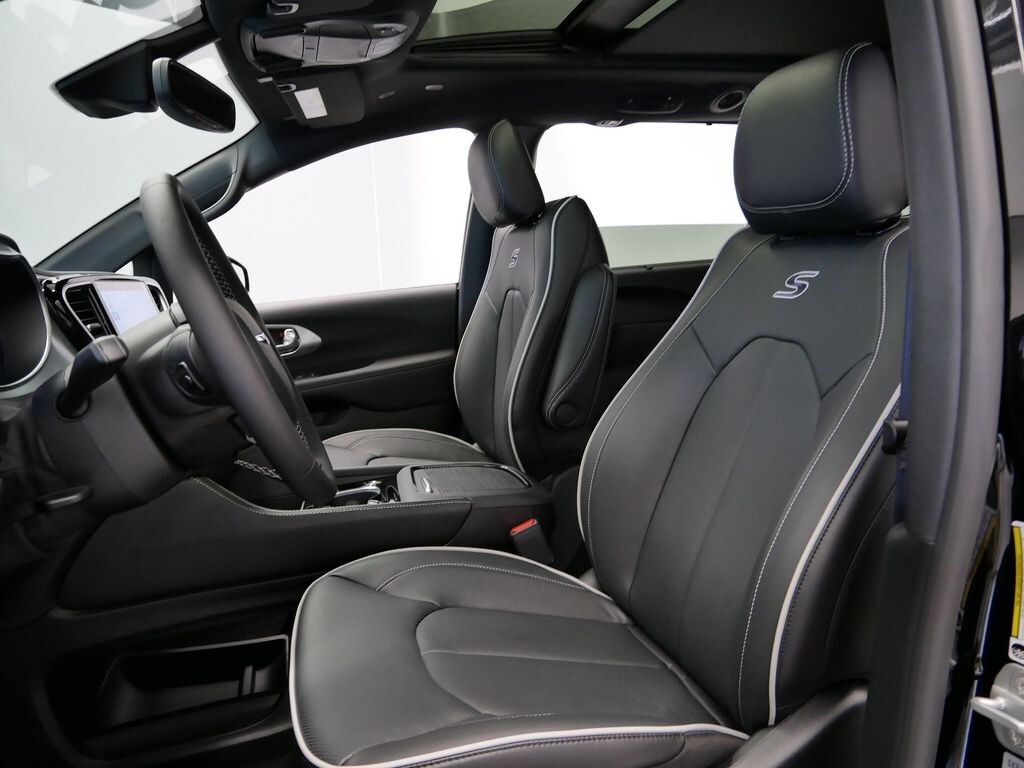 New 2026 Chrysler Pacifica Limited Minivan/Van