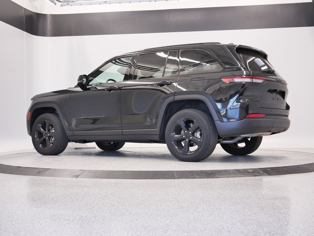 Thumbnail: 2023 Jeep Grand Cherokee - 3