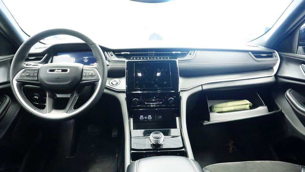 Thumbnail: 2023 Jeep Grand Cherokee - 23