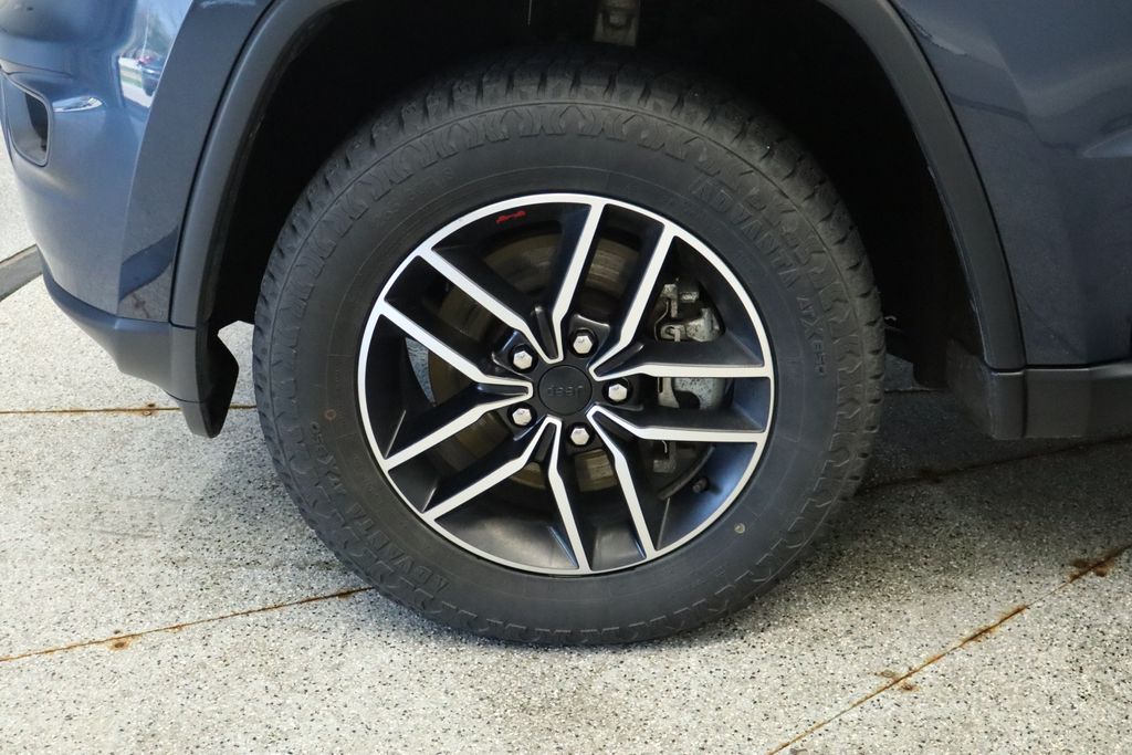 Thumbnail: 2021 Jeep Grand Cherokee - 14