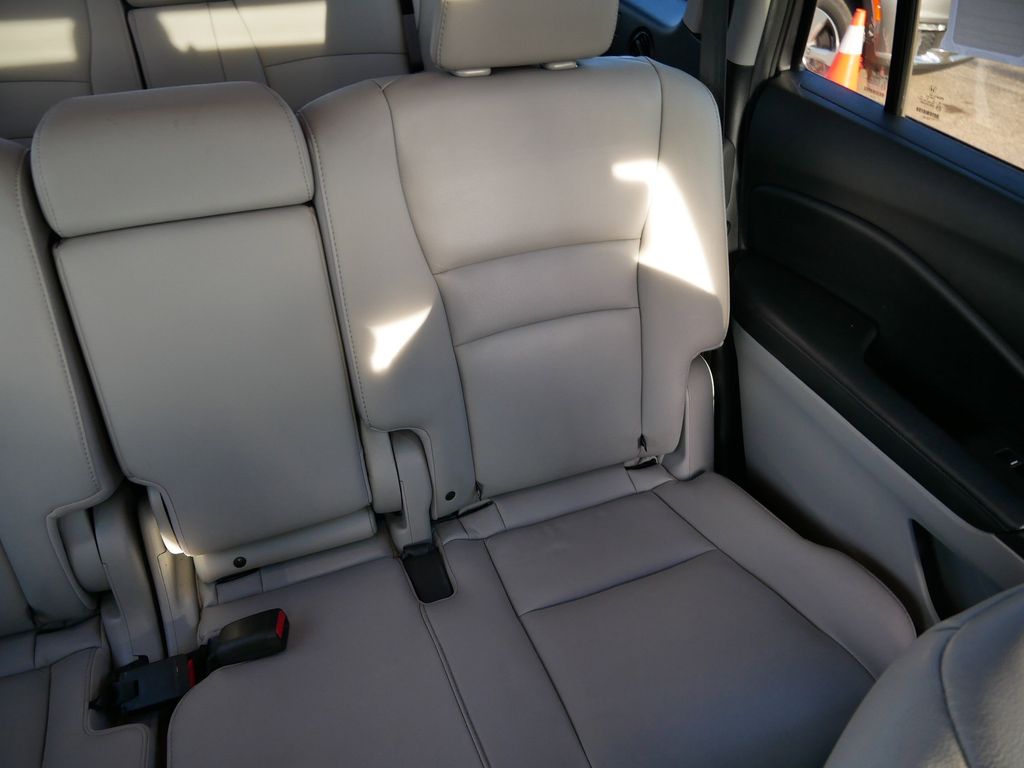Thumbnail: 2018 Honda Pilot - 23