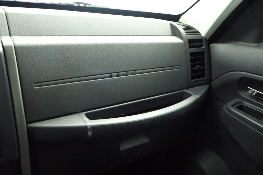 Thumbnail: 2012 Jeep Liberty - 32