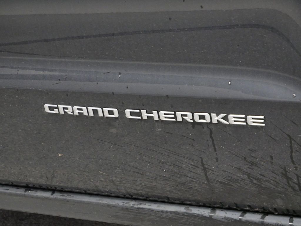 Thumbnail: 2014 Jeep Grand Cherokee - 17