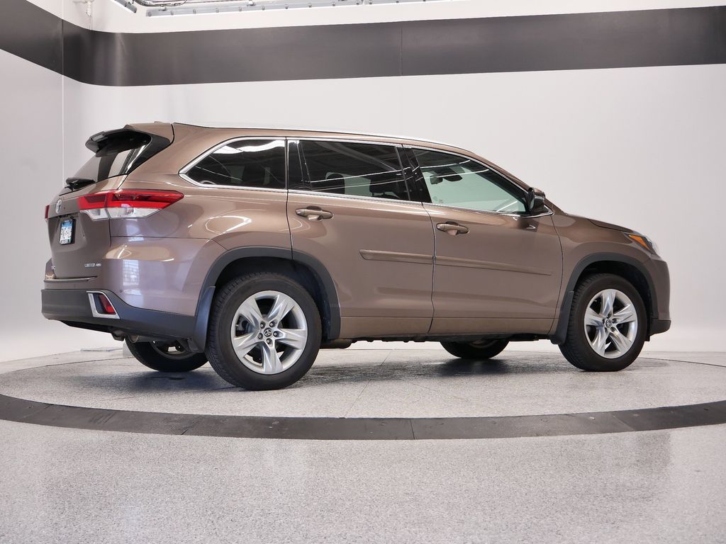 Thumbnail: 2017 Toyota Highlander - 6