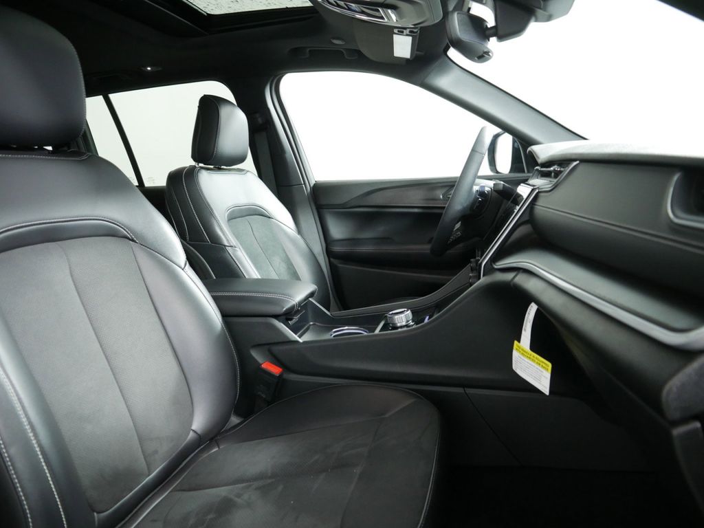 Thumbnail: 2024 Jeep Grand Cherokee - 24