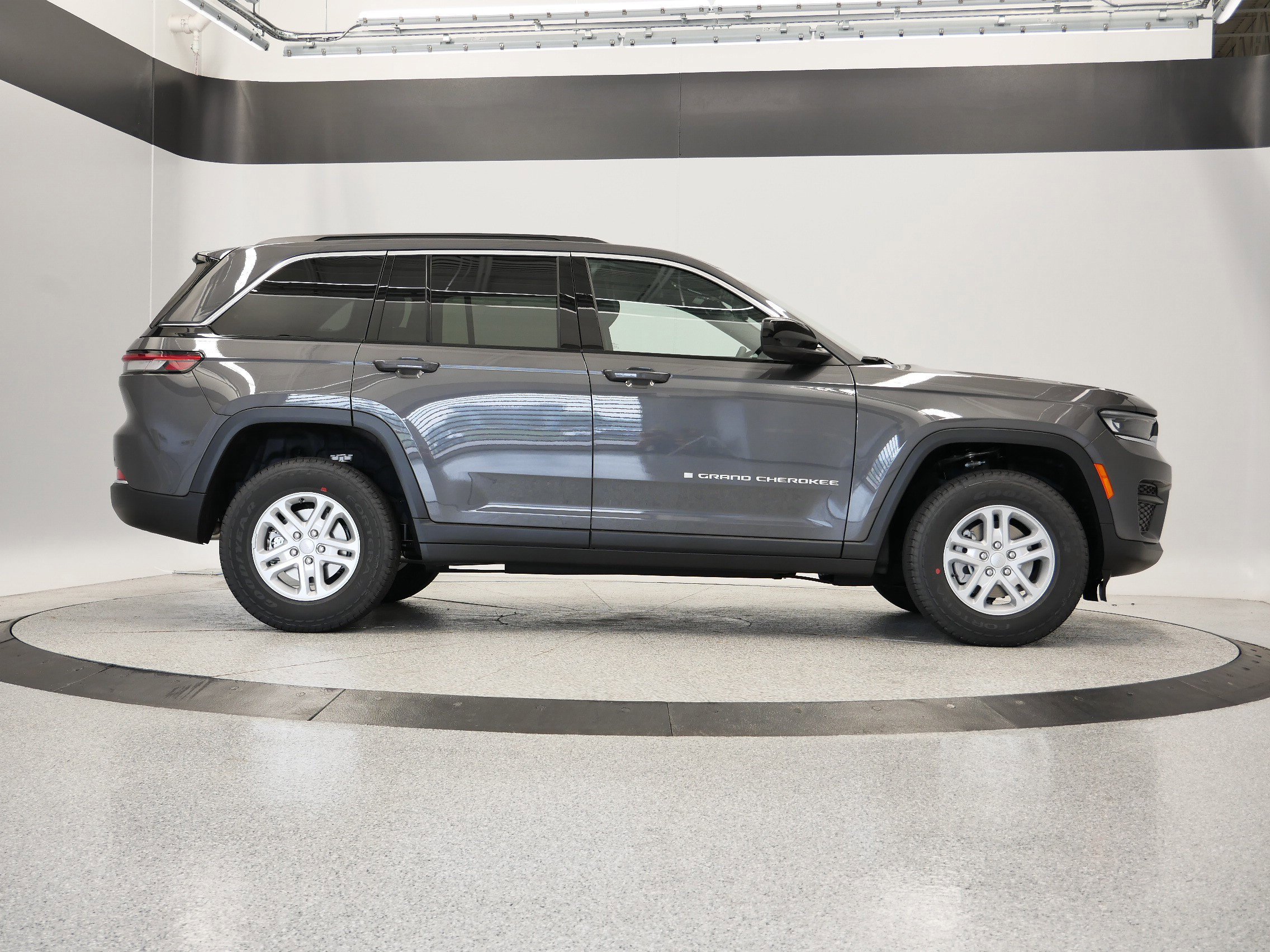 Thumbnail: 2025 Jeep Grand Cherokee - 8