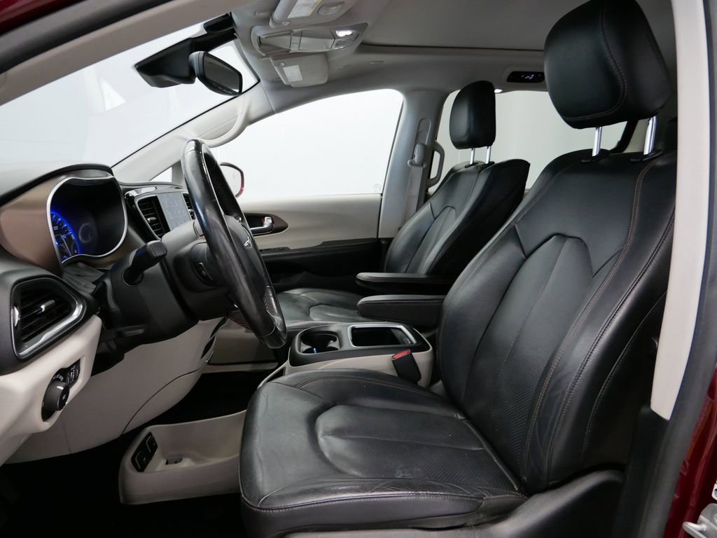 Thumbnail: 2019 Chrysler Pacifica - 17