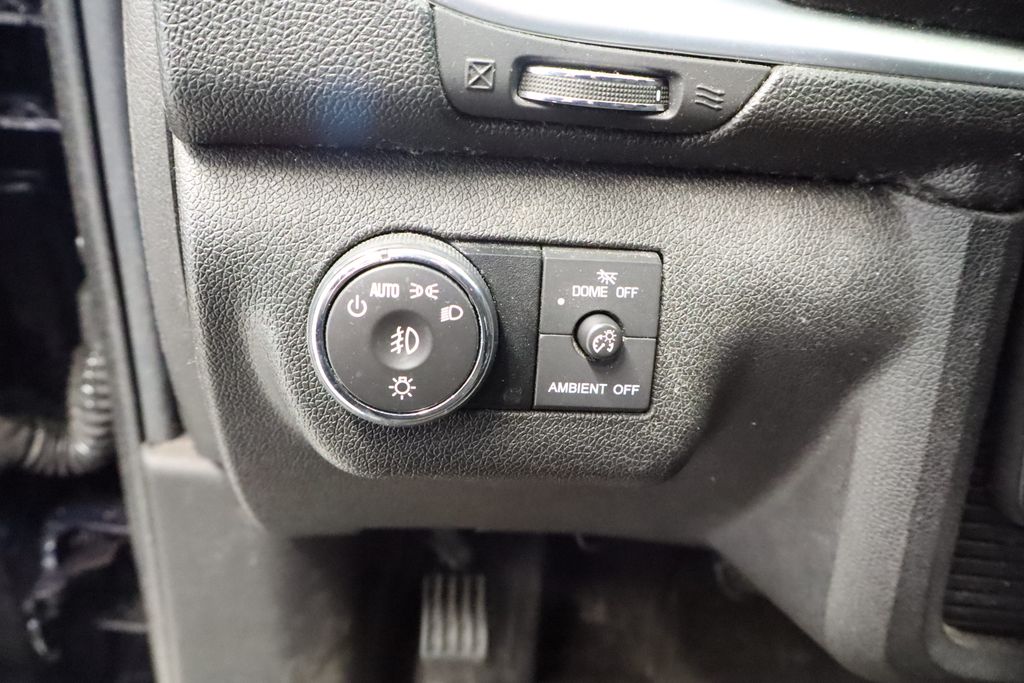 Thumbnail: 2017 Chevrolet Traverse - 28