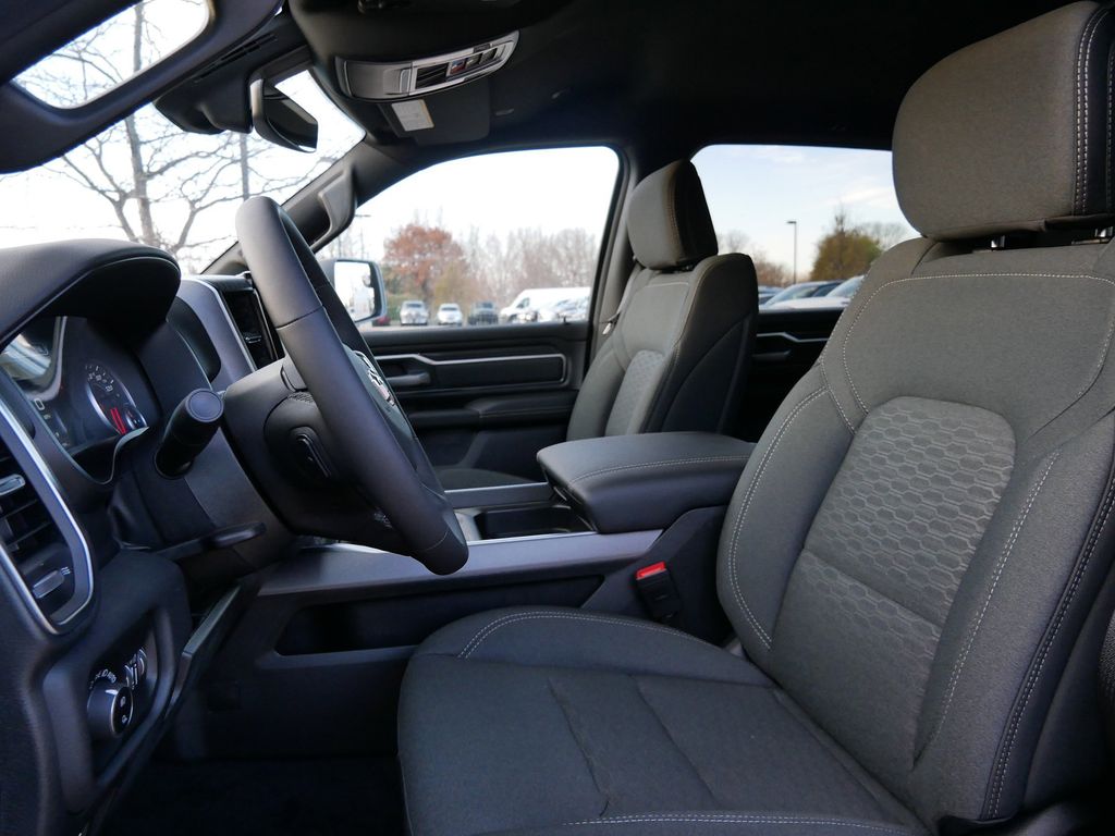 Thumbnail: 2026 RAM 1500 - 33