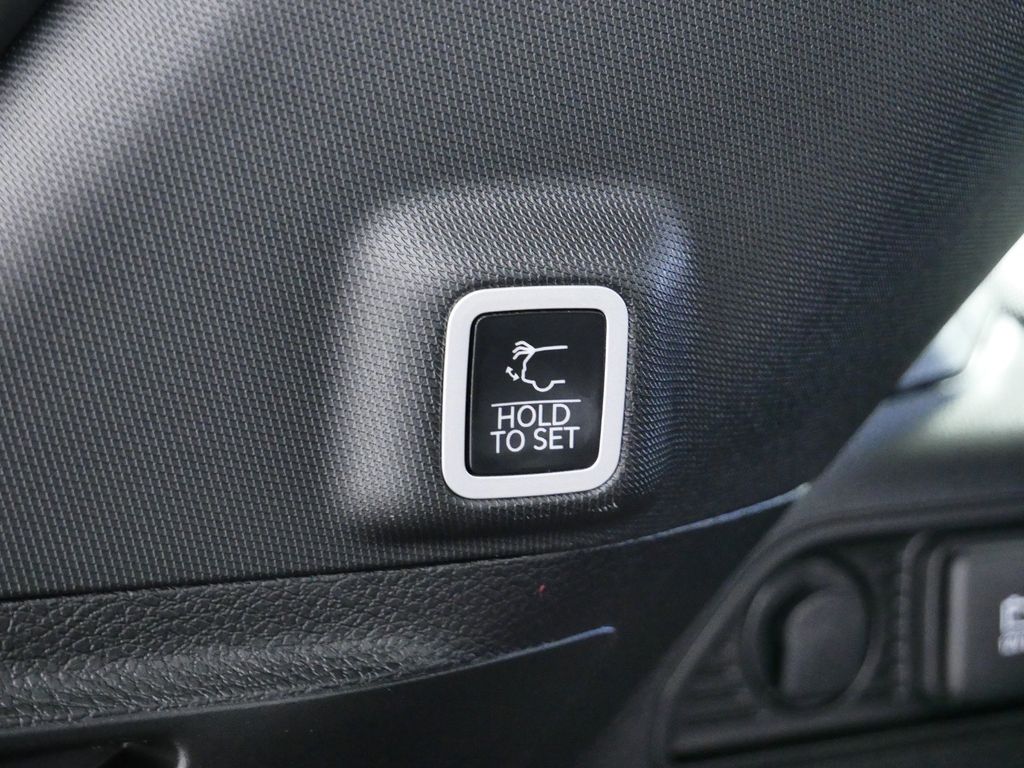 Thumbnail: 2024 Jeep Grand Cherokee - 30