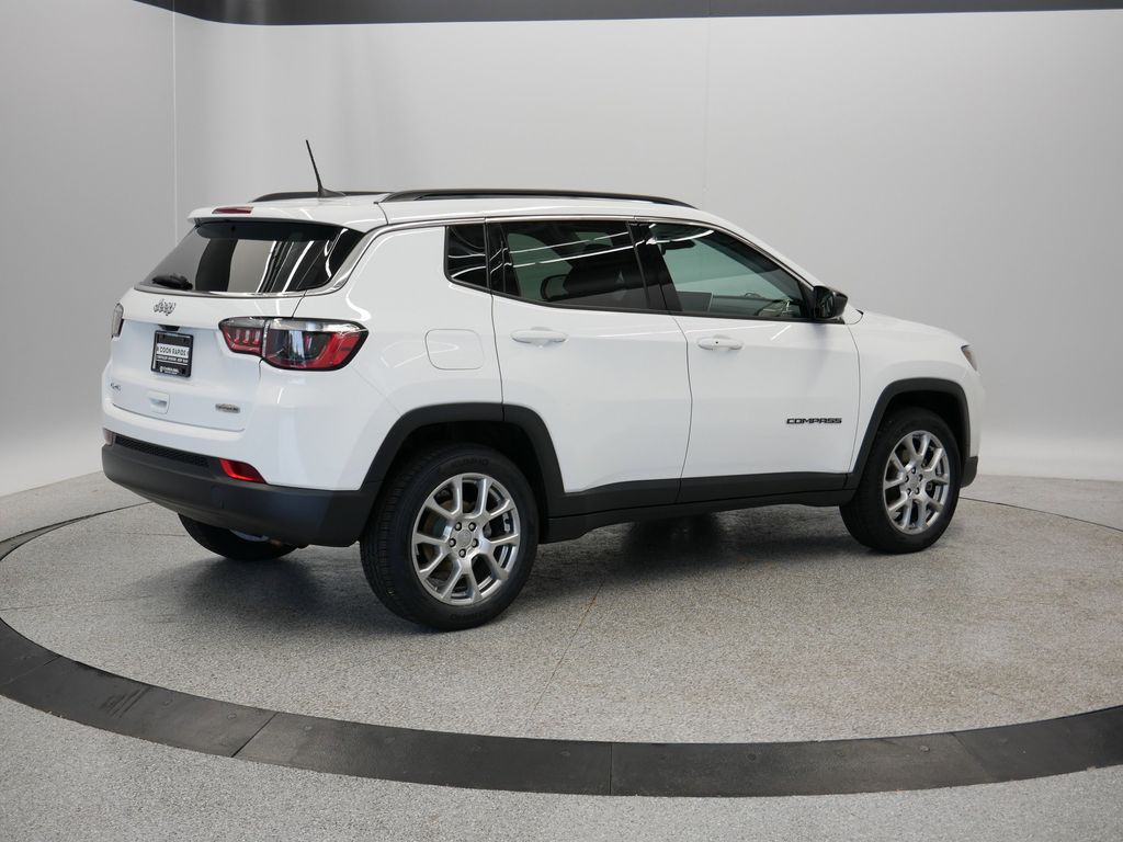 Thumbnail: 2022 Jeep Compass - 46