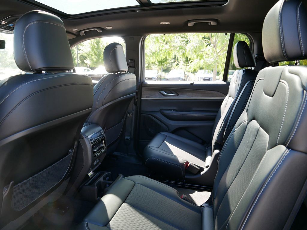 2025 Jeep Grand Cherokee L Limited Edition 32