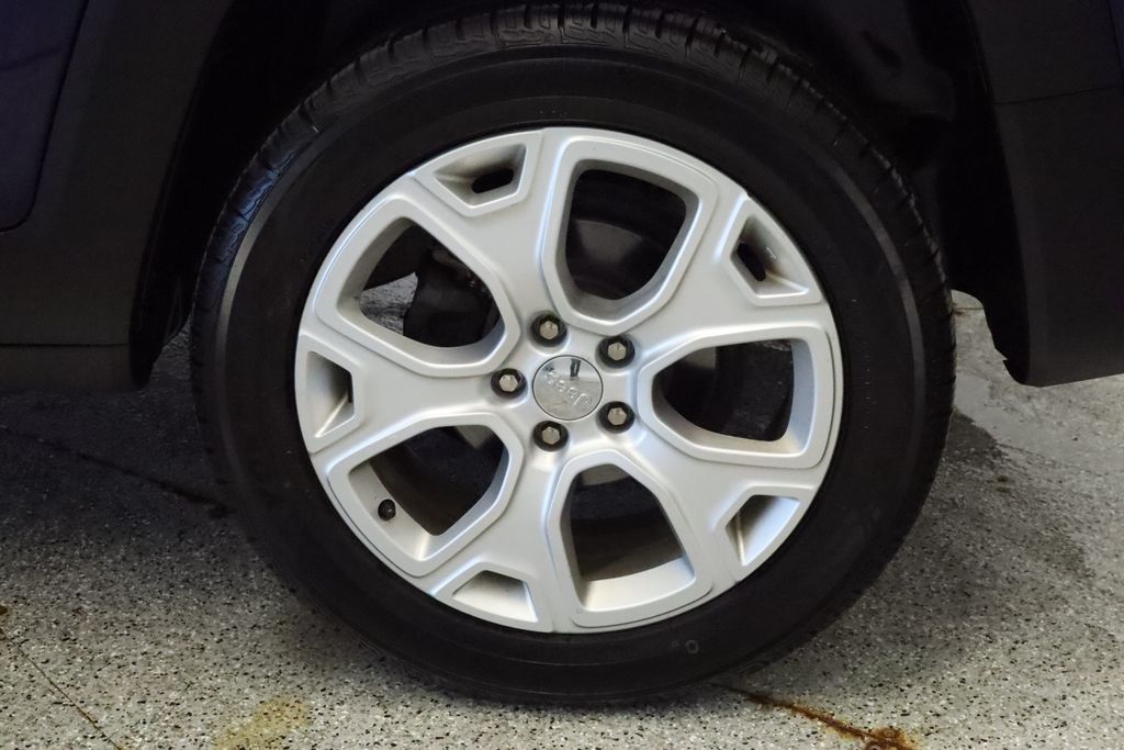 Thumbnail: 2018 Jeep Renegade - 16