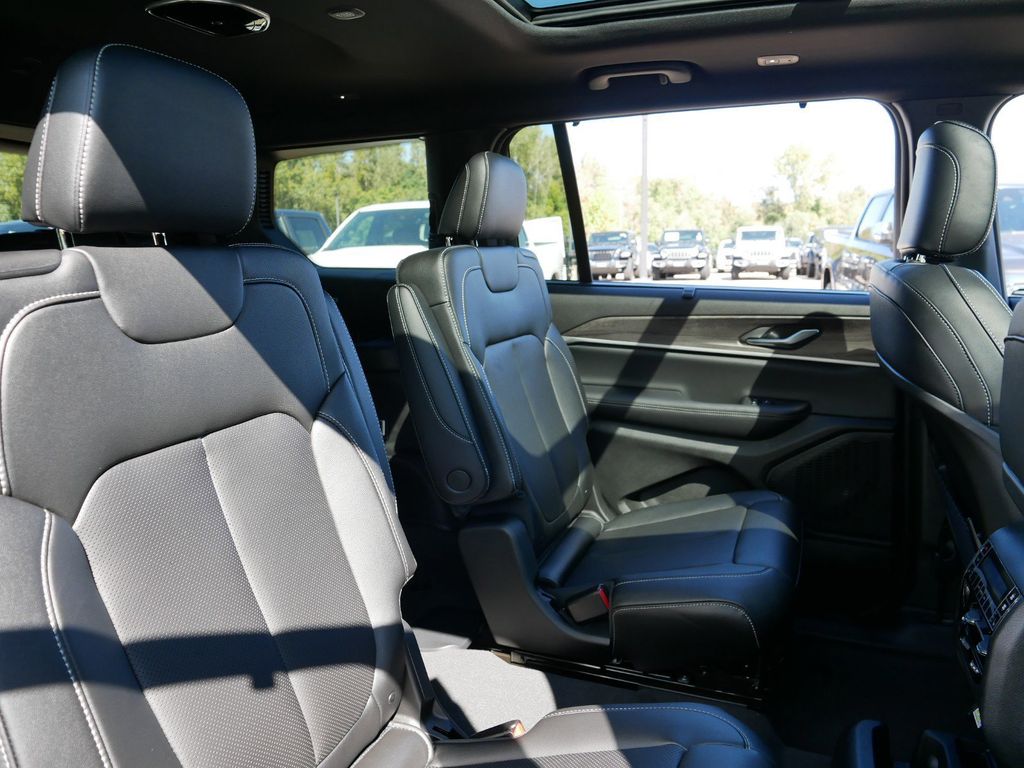 2025 Jeep Grand Cherokee L Limited Edition 28