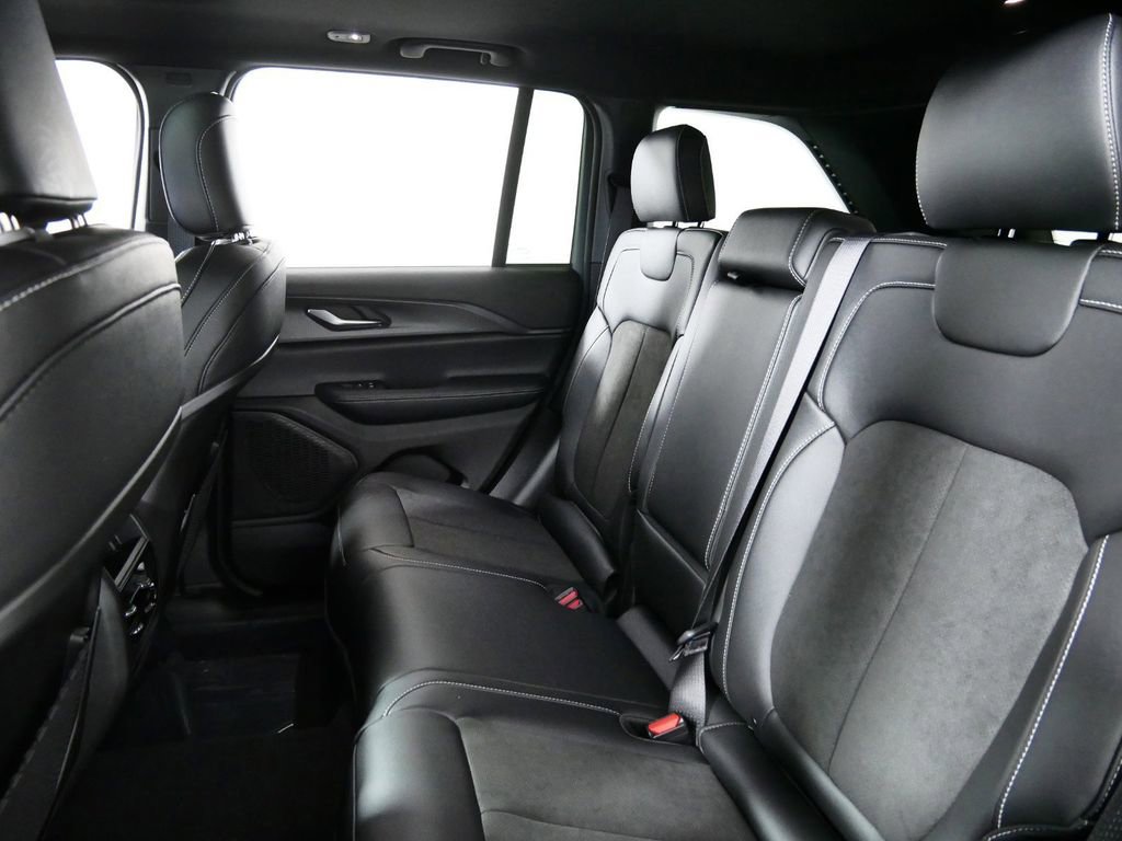 Thumbnail: 2024 Jeep Grand Cherokee - 31