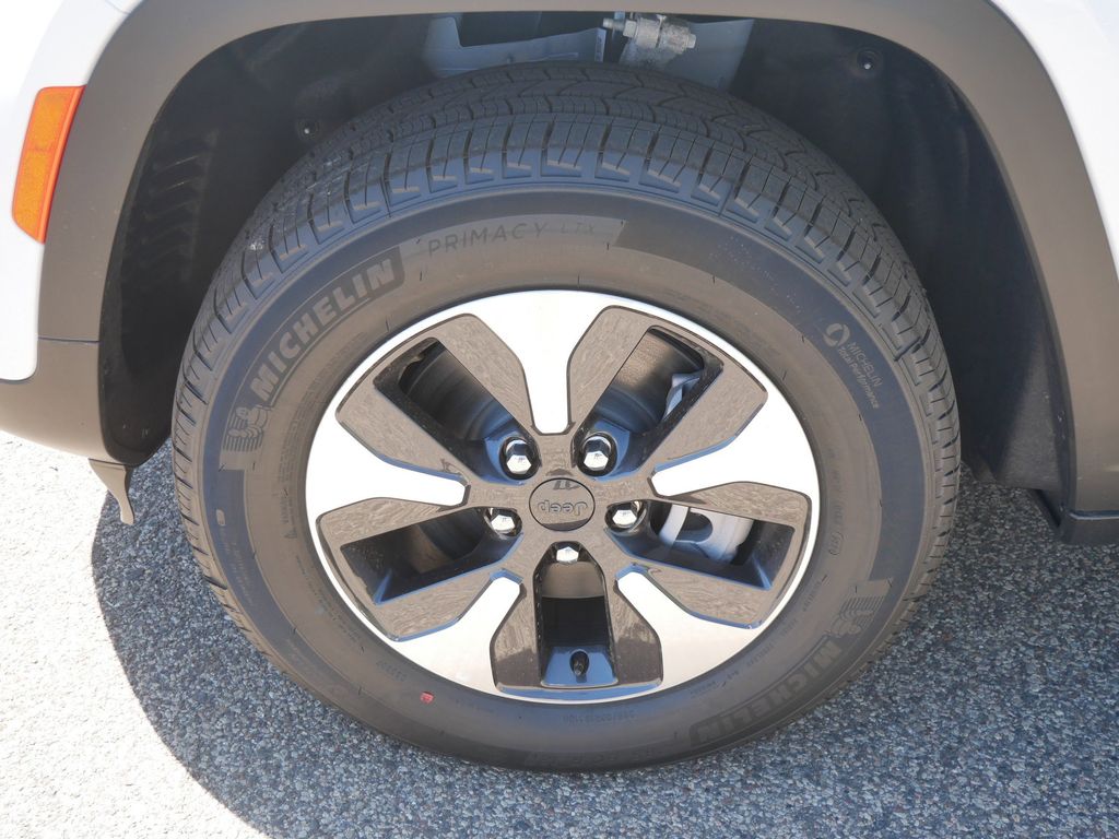 Thumbnail: 2025 Jeep Grand Cherokee - 12