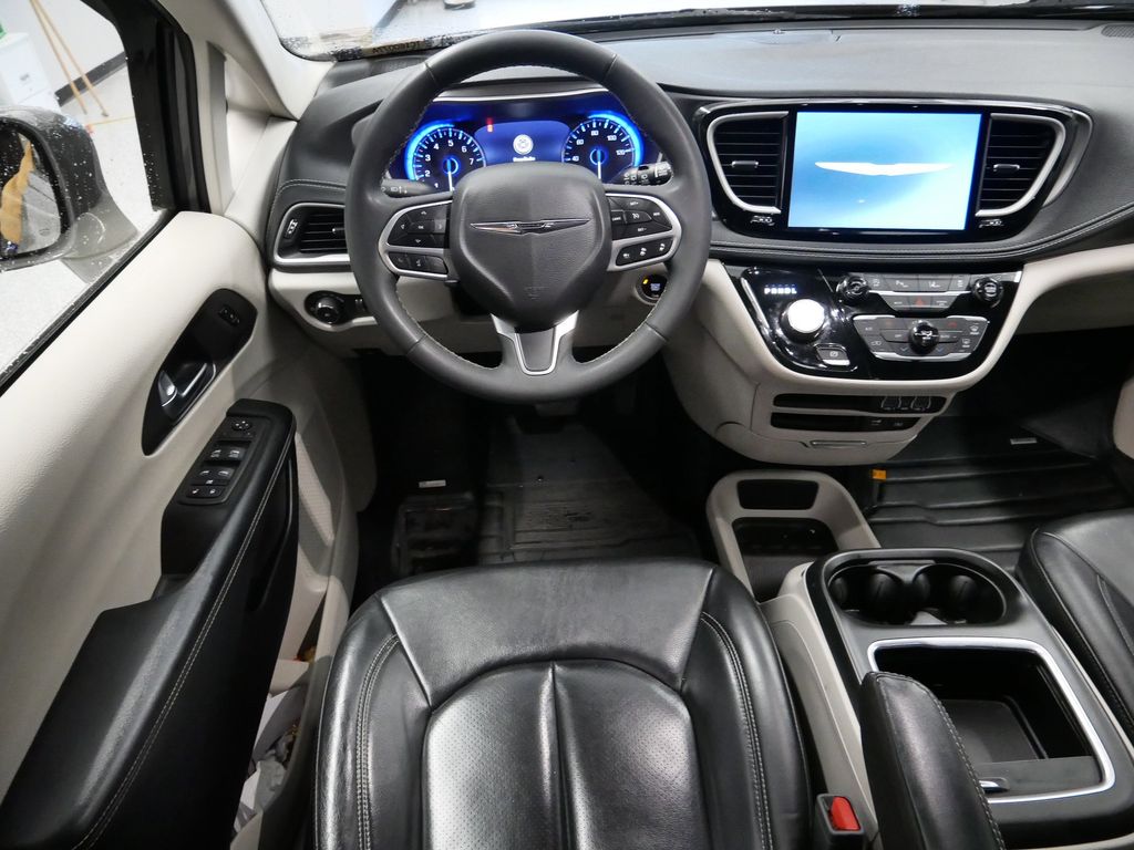 Thumbnail: 2022 Chrysler Pacifica - 25