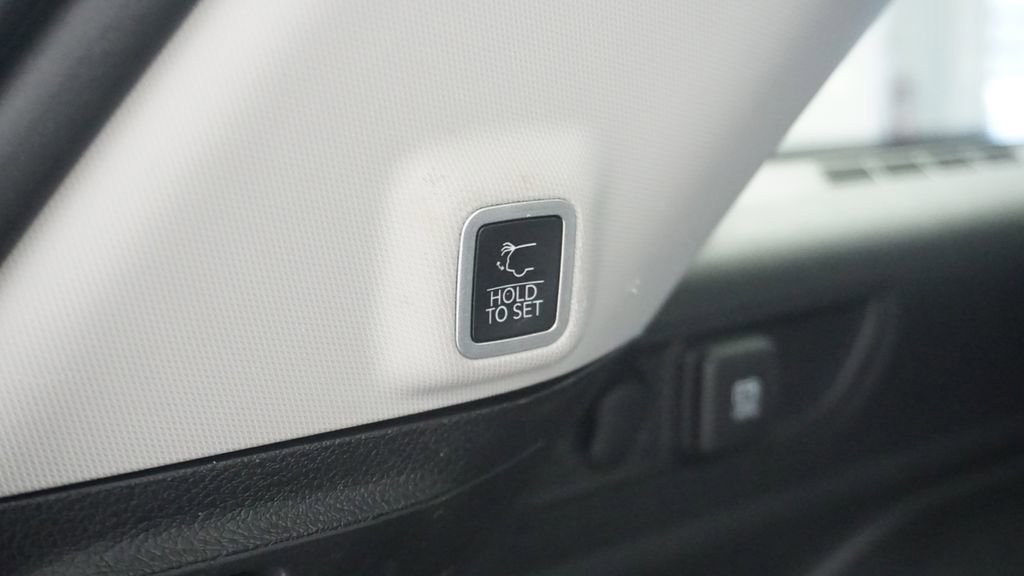 Thumbnail: 2022 Jeep Grand Cherokee - 21