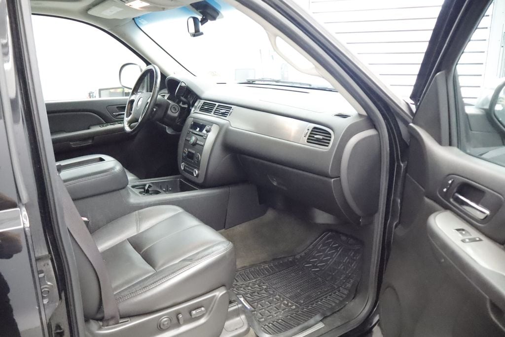 Thumbnail: 2008 Chevrolet Tahoe - 14