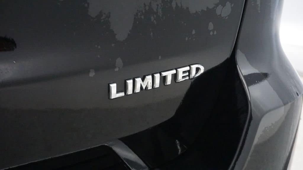 Thumbnail: 2017 Jeep Grand Cherokee - 16