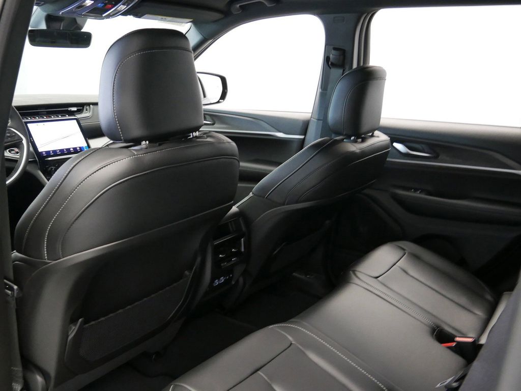 Thumbnail: 2025 Jeep Grand Cherokee - 25