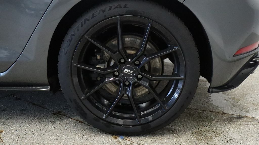 Thumbnail: 2019 Volkswagen Golf - 12