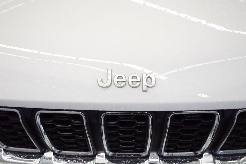 Thumbnail: 2024 Jeep Grand Cherokee - 14