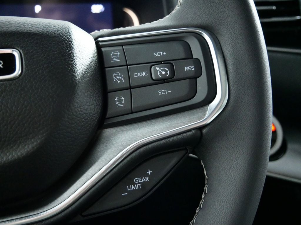 Thumbnail: 2024 Jeep Wagoneer - 41