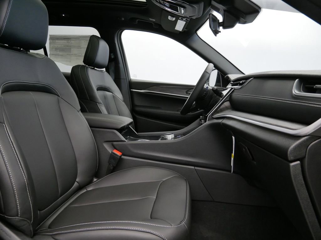 2025 Jeep Grand Cherokee Limited Edition 23