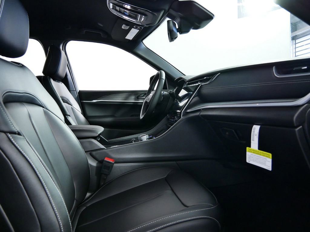 Thumbnail: 2025 Jeep Grand Cherokee - 22