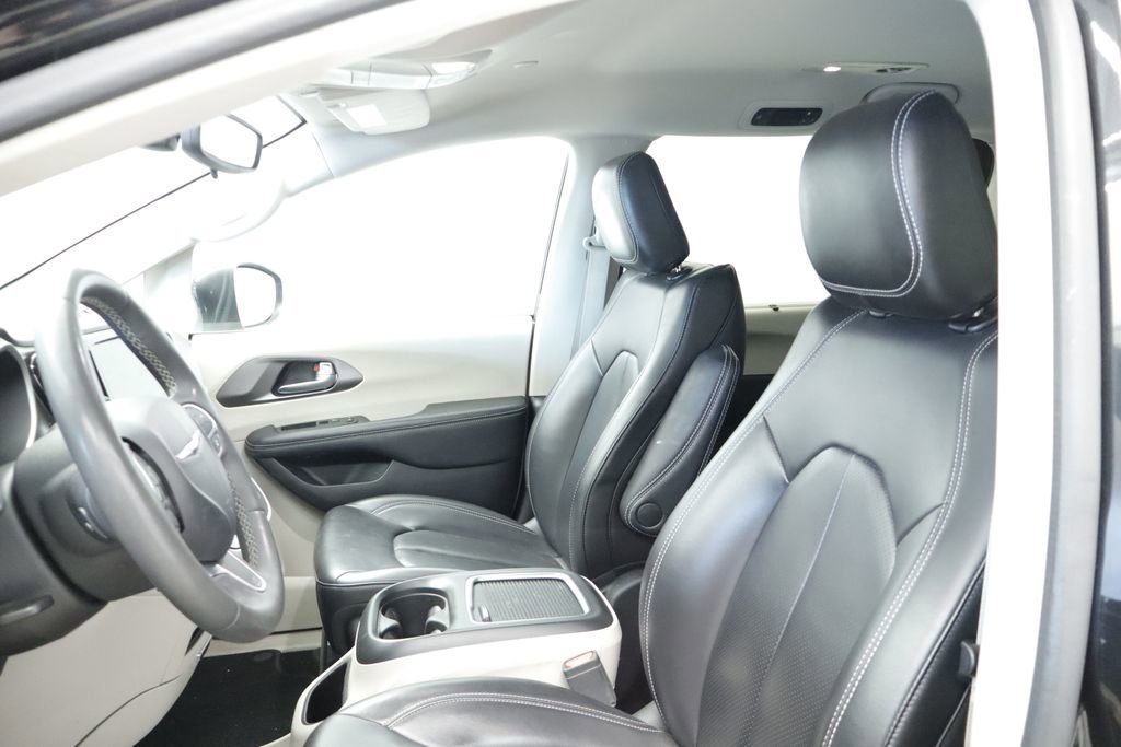 Thumbnail: 2023 Chrysler Pacifica - 25