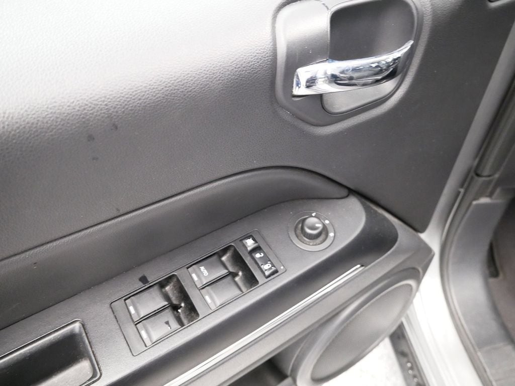 Thumbnail: 2011 Jeep Compass - 26