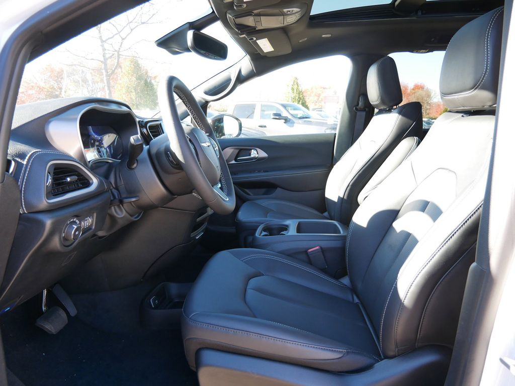 Thumbnail: 2026 Chrysler Pacifica - 32