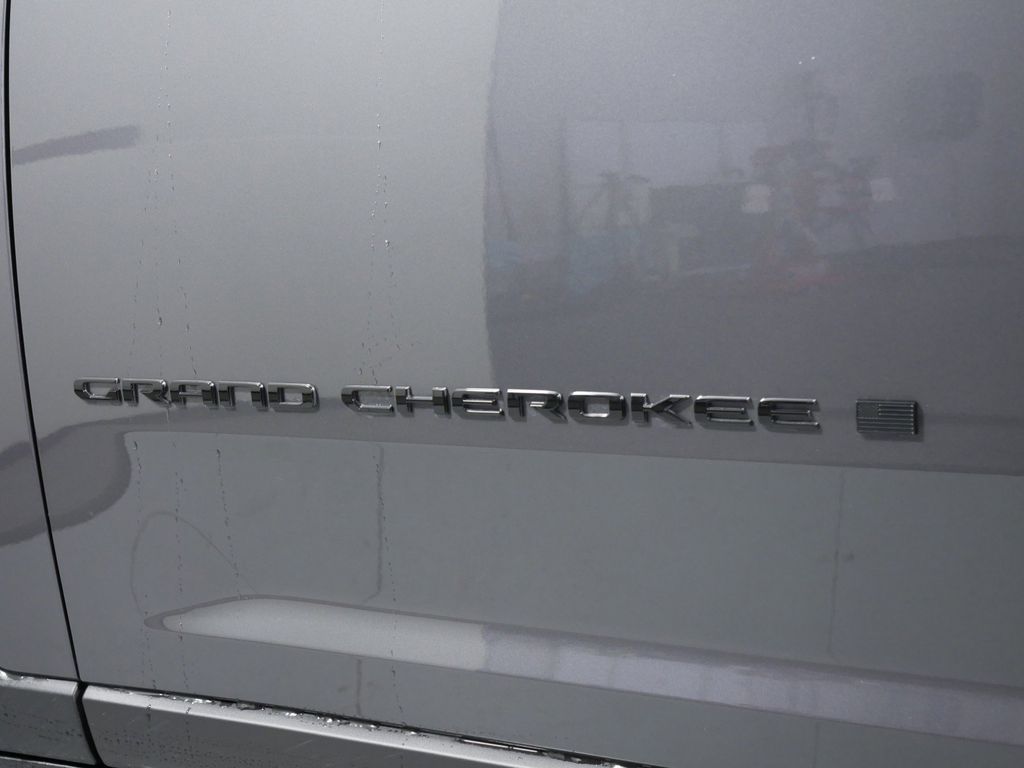 Thumbnail: 2024 Jeep Grand Cherokee - 18