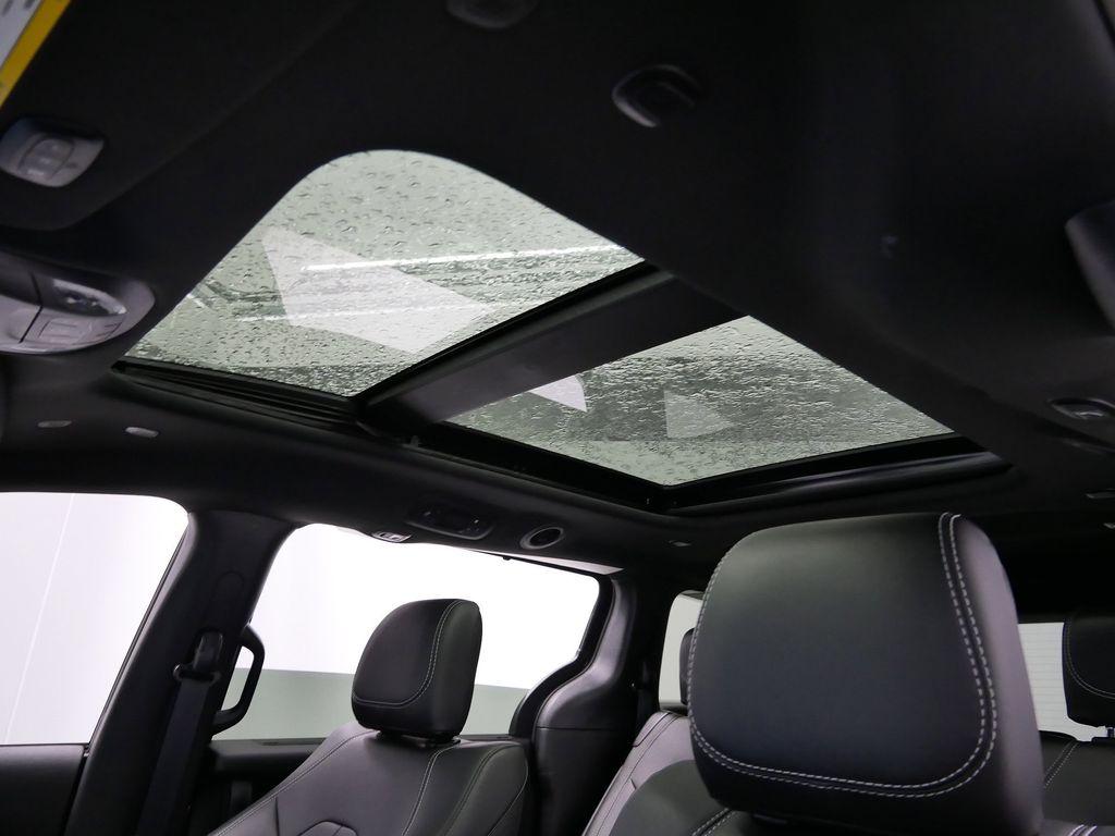 Thumbnail: 2026 Chrysler Pacifica - 4