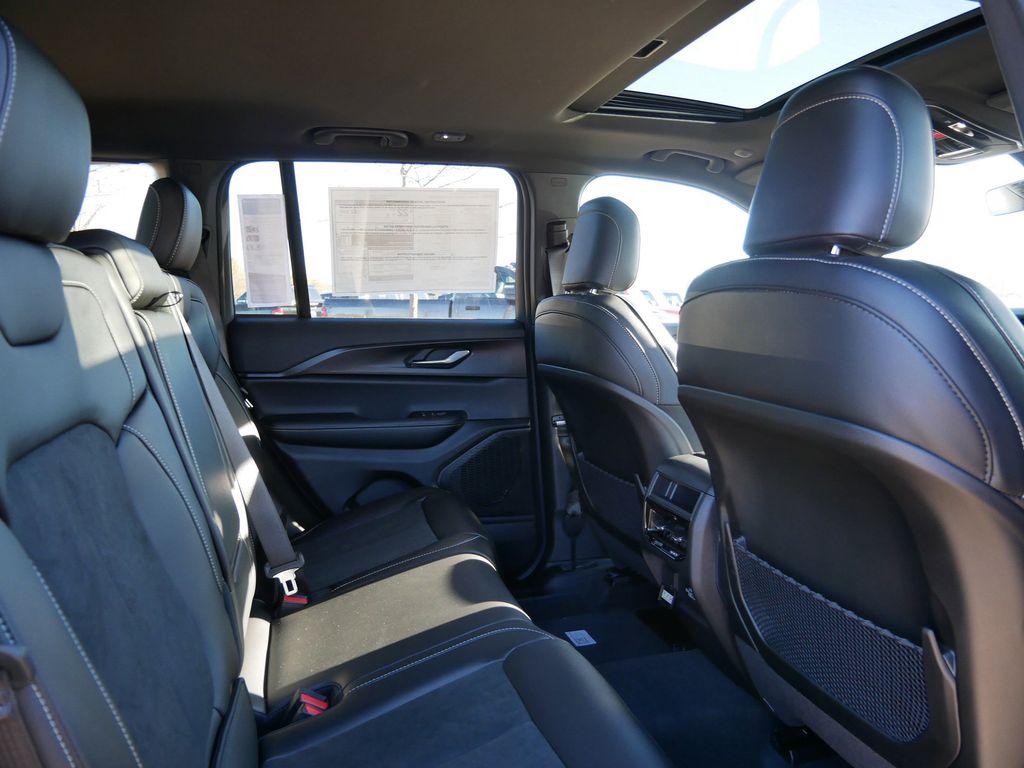 Thumbnail: 2025 Jeep Grand Cherokee - 24