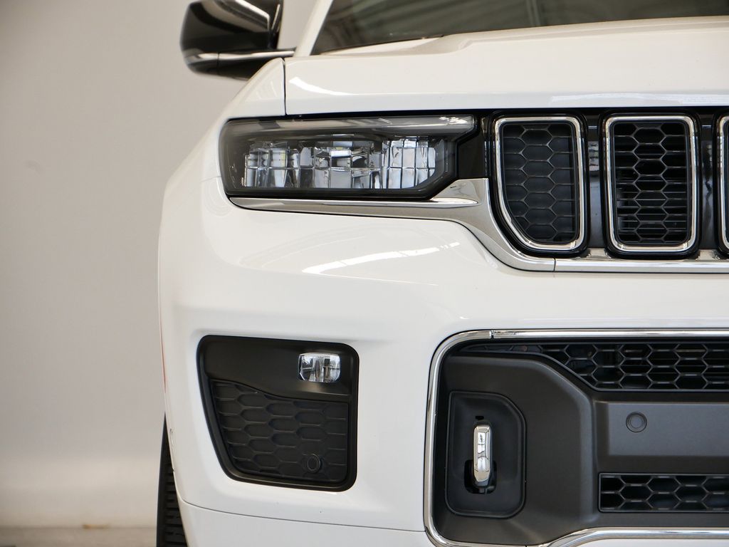Thumbnail: 2022 Jeep Grand Cherokee - 11