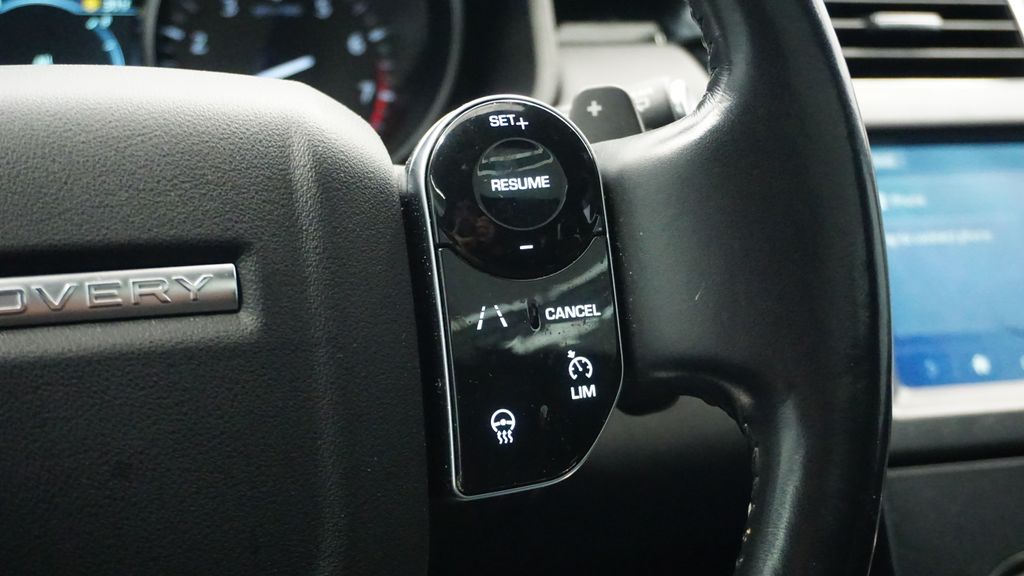 Thumbnail: 2020 Land Rover Discovery - 36