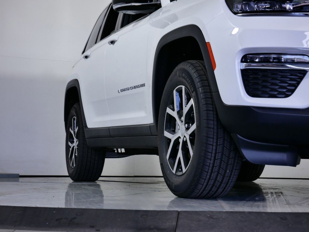Thumbnail: 2025 Jeep Grand Cherokee - 8