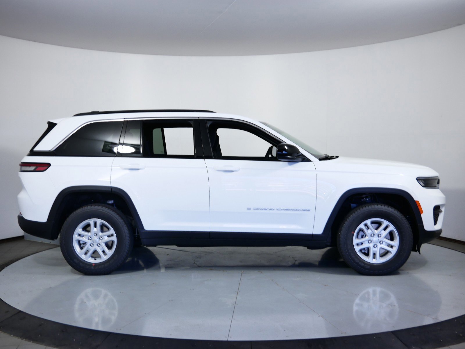 2024 Jeep Grand Cherokee Laredo 7