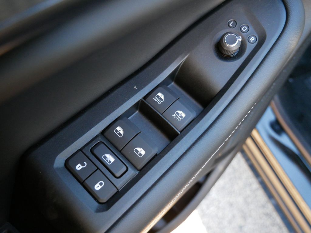 Thumbnail: 2025 Jeep Grand Cherokee - 33