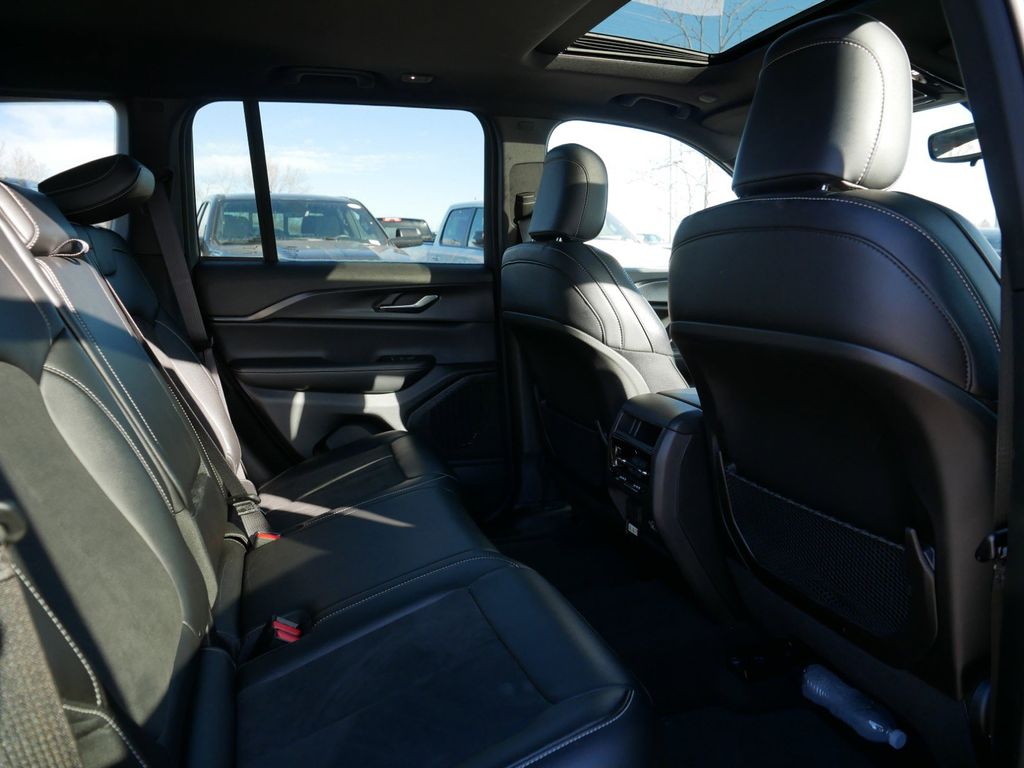 Thumbnail: 2024 Jeep Grand Cherokee - 25