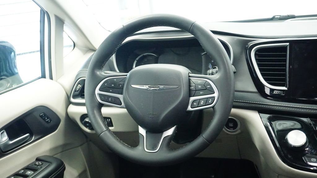 Thumbnail: 2024 Chrysler Pacifica - 25